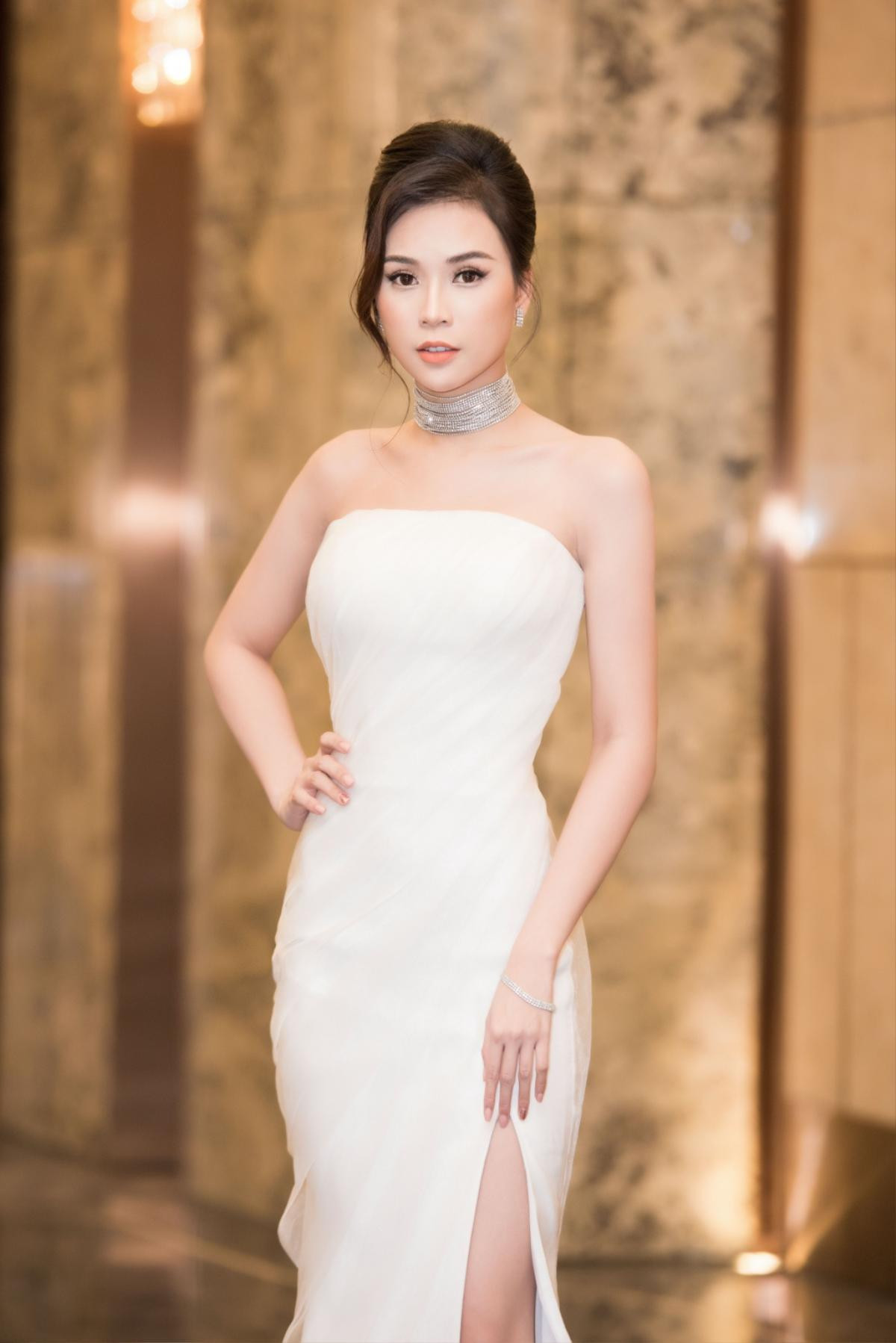 Ngọc Trinh dù đi sự kiện hay catwalk vẫn đẹp xuất sắc, Nhã Phương hở nhẹ điểm này đã dẫn đầu top sao đẹp Ảnh 8