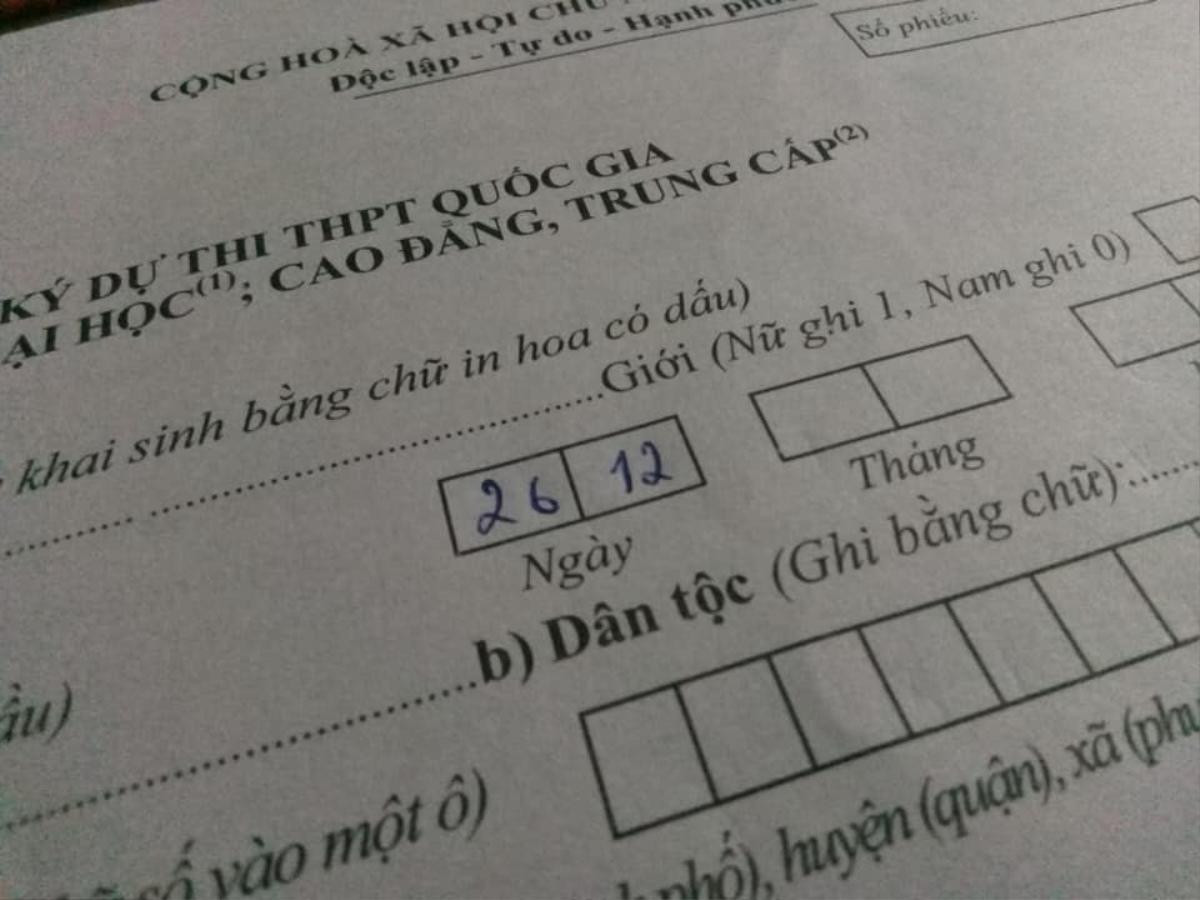 Dở khóc dở cười với những lỗi 'một bước sai vạn dặm đau' trong hồ sơ thi Đại học của học sinh lớp 12 Ảnh 6