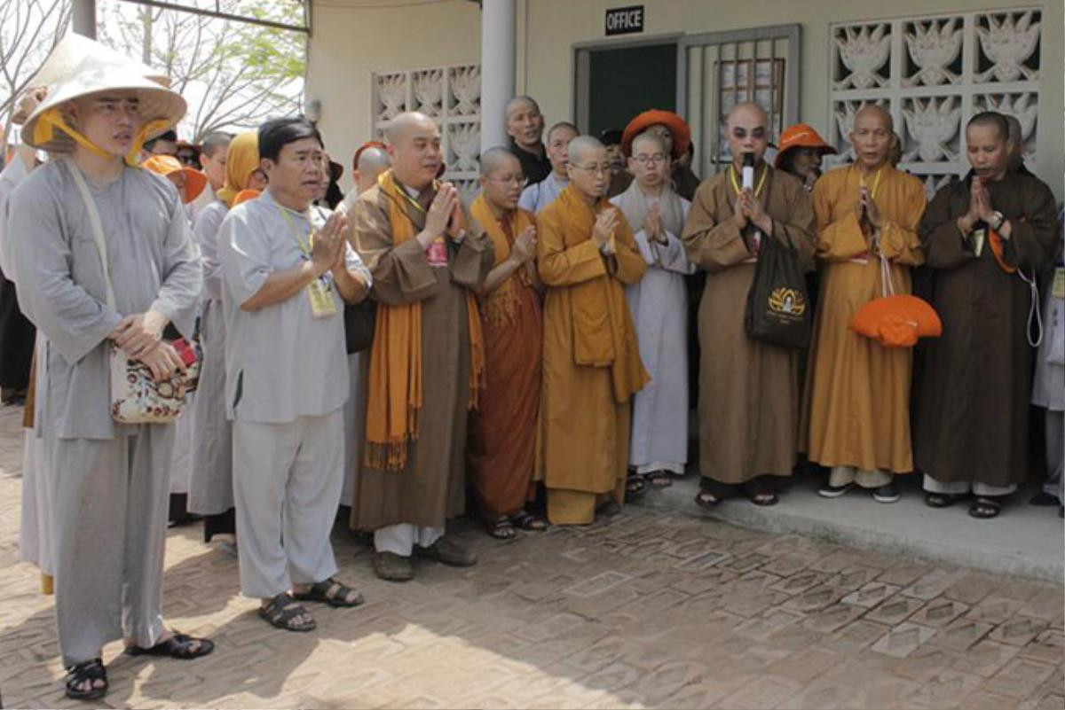 Lê Dương Bảo Lâm xuống tóc đi tu ở Ấn Độ sau lùm xùm cười cợt người da màu là 'con quỷ', 'cô hồn' Ảnh 5