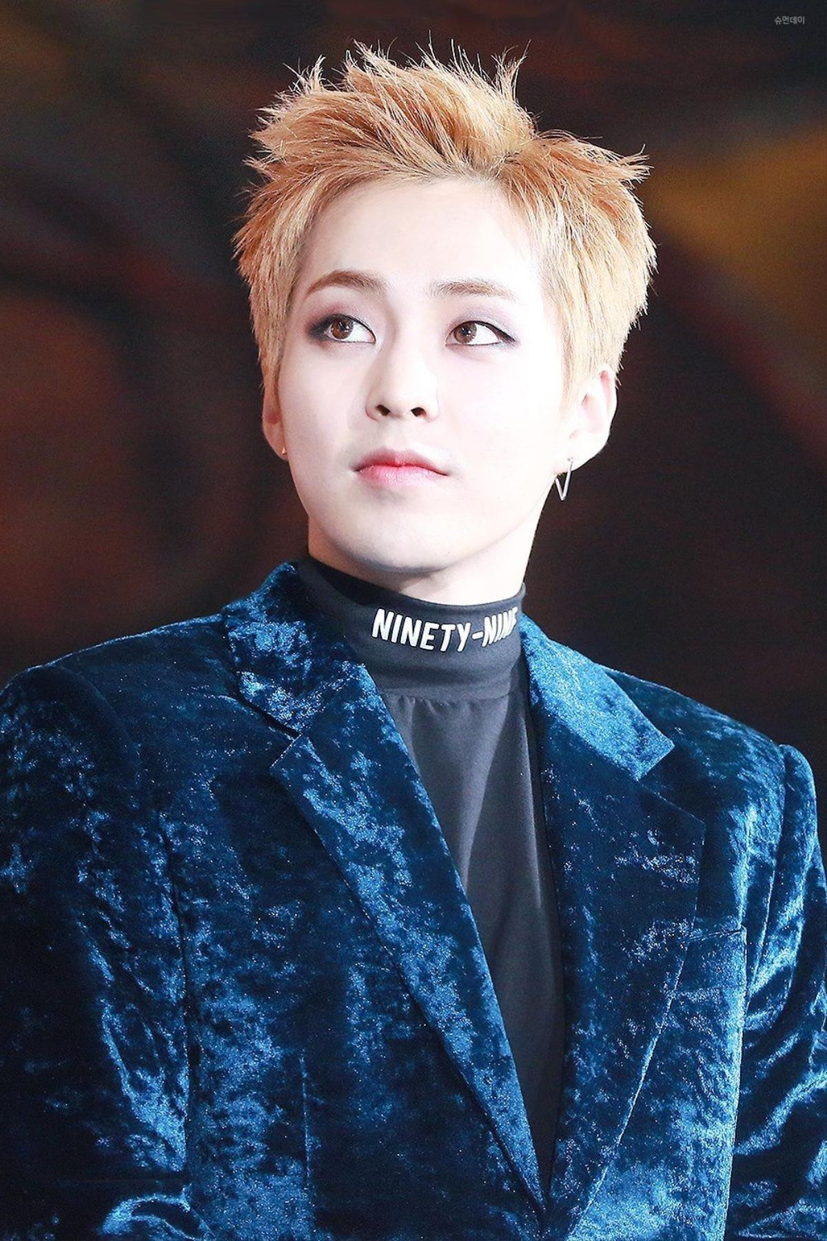 Rò rỉ ảnh Xiumin (EXO) trong quân đội, fan mong anh tự chăm sóc sức khỏe và hoàn thành trách nhiệm Ảnh 2