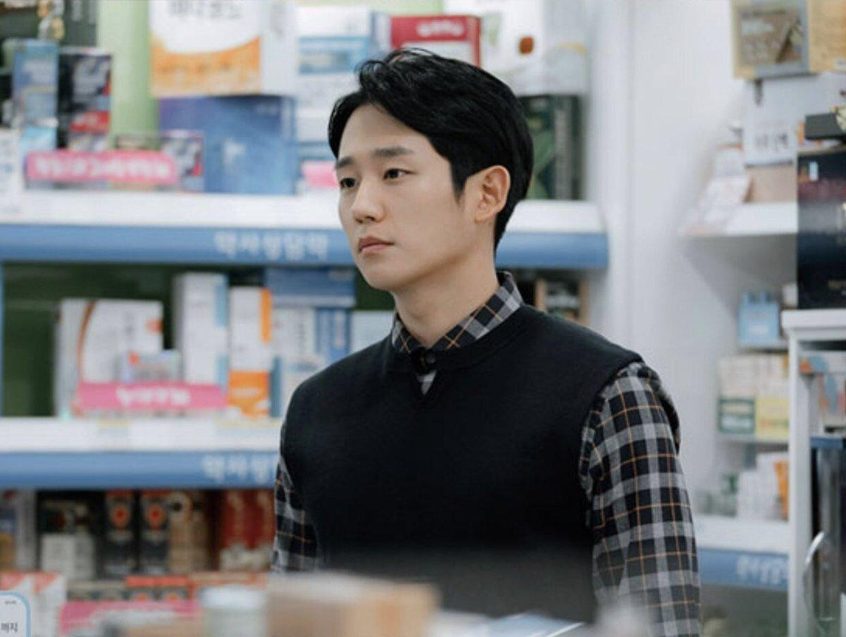 Jung Hae In hóa chàng dược sĩ vô cùng điển trai, sẵn sàng chinh phục khán giả trong 'Spring Night' cùng Han Ji Min Ảnh 3