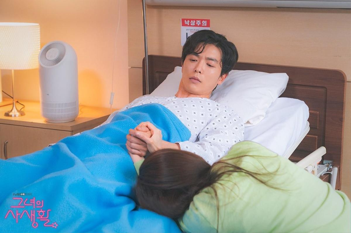 'Her Private Life' tập 2: Chưa gì Park Min Young đã nắm chặt tay Kim Jae Wook ngủ cả đêm Ảnh 4