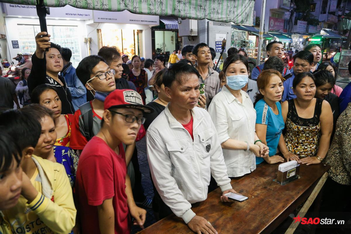 Ngày cuối lễ viếng: Hoàng Sơn - Hoàng Anh 'bần thần', Kiều Oanh - Vy Oanh ‘lặng người' tiễn đưa cố nghệ sĩ Anh Vũ Ảnh 5