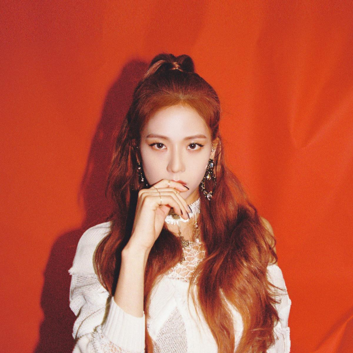 Jisoo nói về BLACKPINK: 'Khi tôi khóc, tôi chỉ dám khóc thầm và tránh xa những thành viên khác, không để họ biết' Ảnh 7