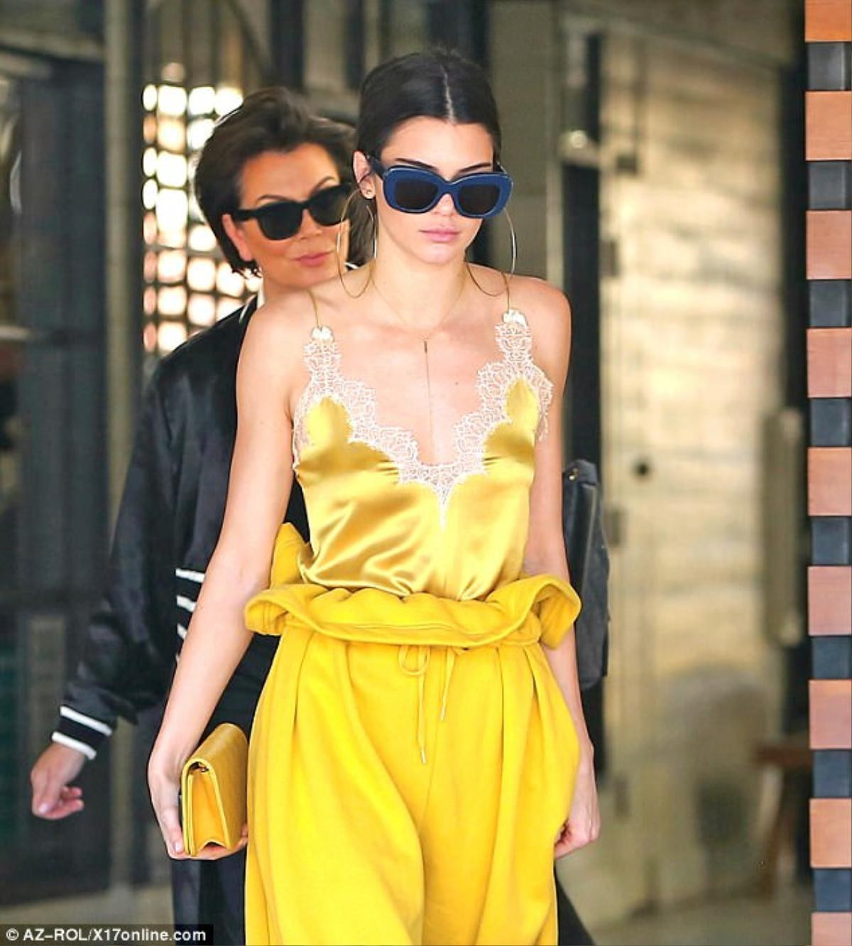 Kendall Jenner, Bella Hadid và Victoria Beckham mặc gì mà khiến cả thế giới chao đảo? Ảnh 6