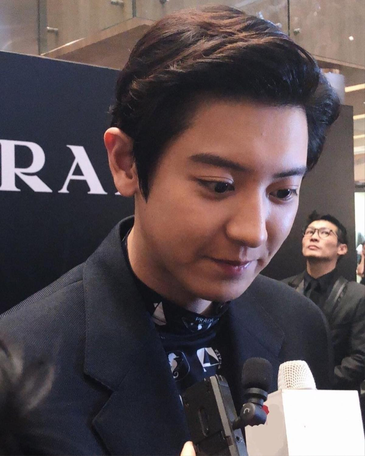 Chanyeol đại diện cho Prada hút cả nghìn người tại Singapore - Trương Nghệ Hưng nhận được đề nghị tìm vợ Ảnh 3