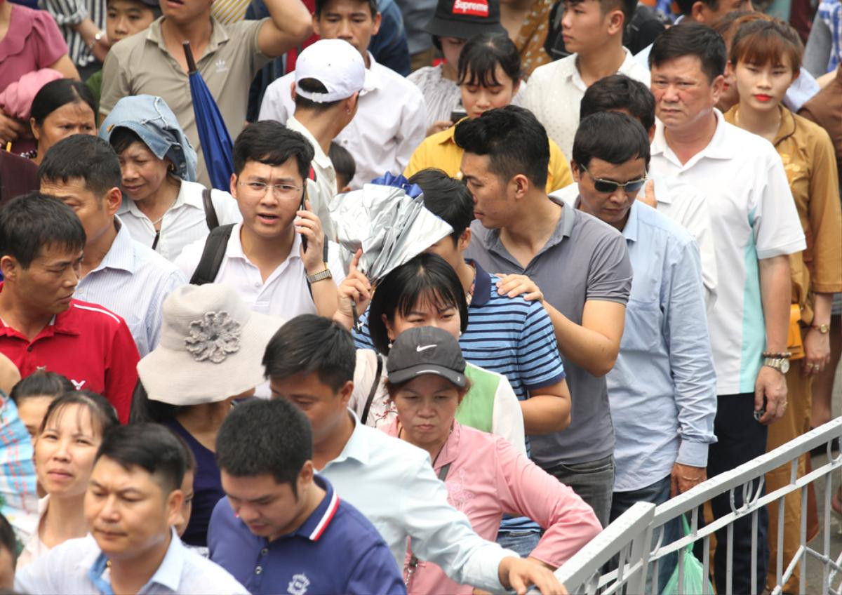 Triệu người đổ về khai hội Đền Hùng: Đài phát thanh liên tục phát thông báo tìm trẻ lạc Ảnh 7