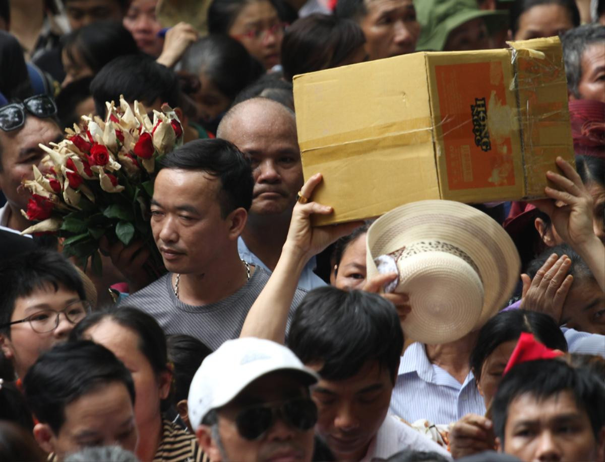 Triệu người đổ về khai hội Đền Hùng: Đài phát thanh liên tục phát thông báo tìm trẻ lạc Ảnh 8