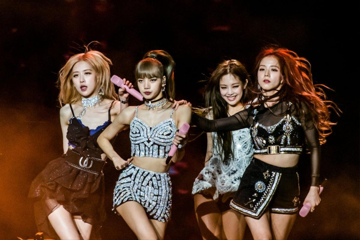 BTS 'đại chiến ác liệt' với BLACK PINK, cớ sao Ariana Grande lại phải 'hứng đạn' không ngừng nghỉ? Ảnh 3