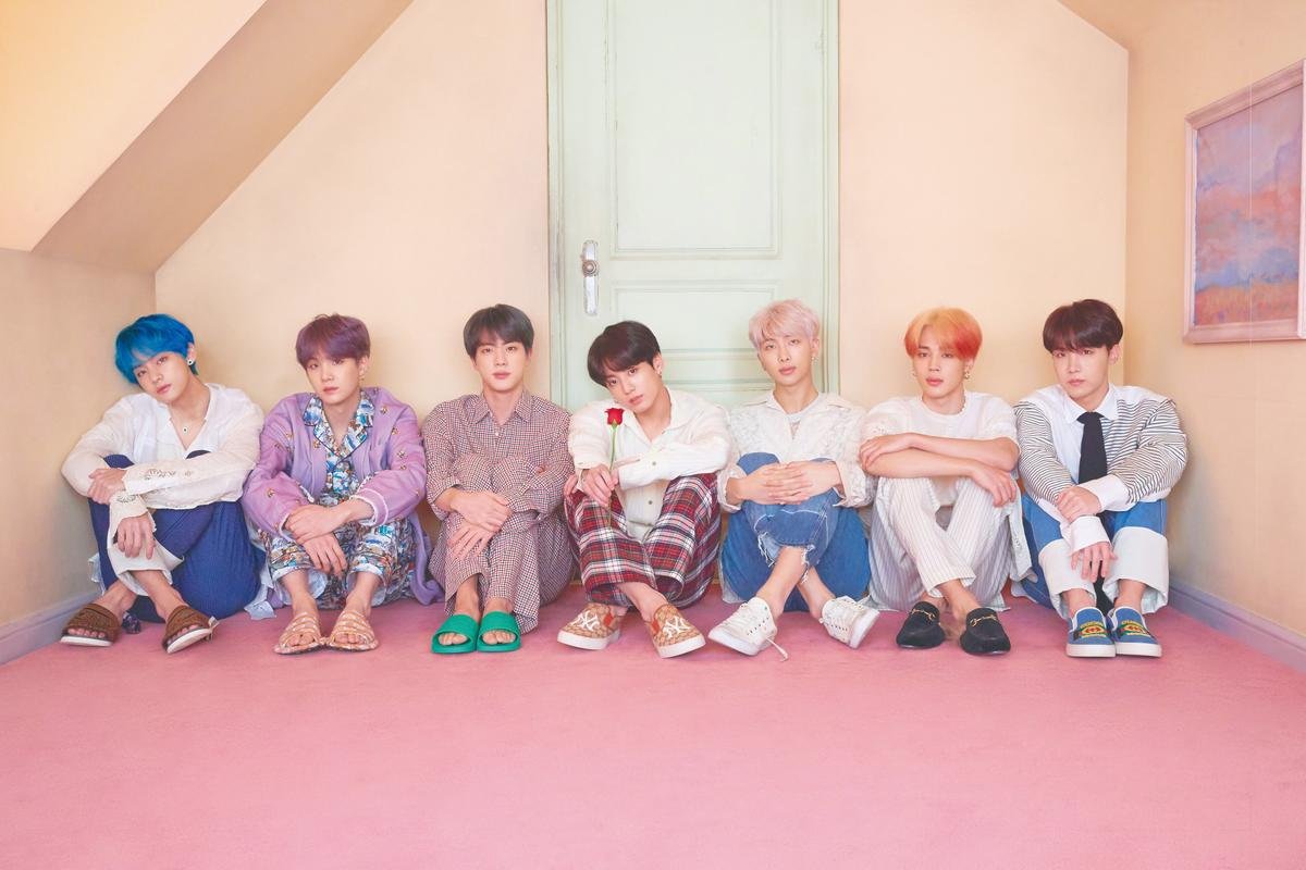 1001 'bùa yêu' giúp màn comeback ‘Boy With Luv’ của BTS độc chiếm trái tim người hâm mộ Ảnh 1