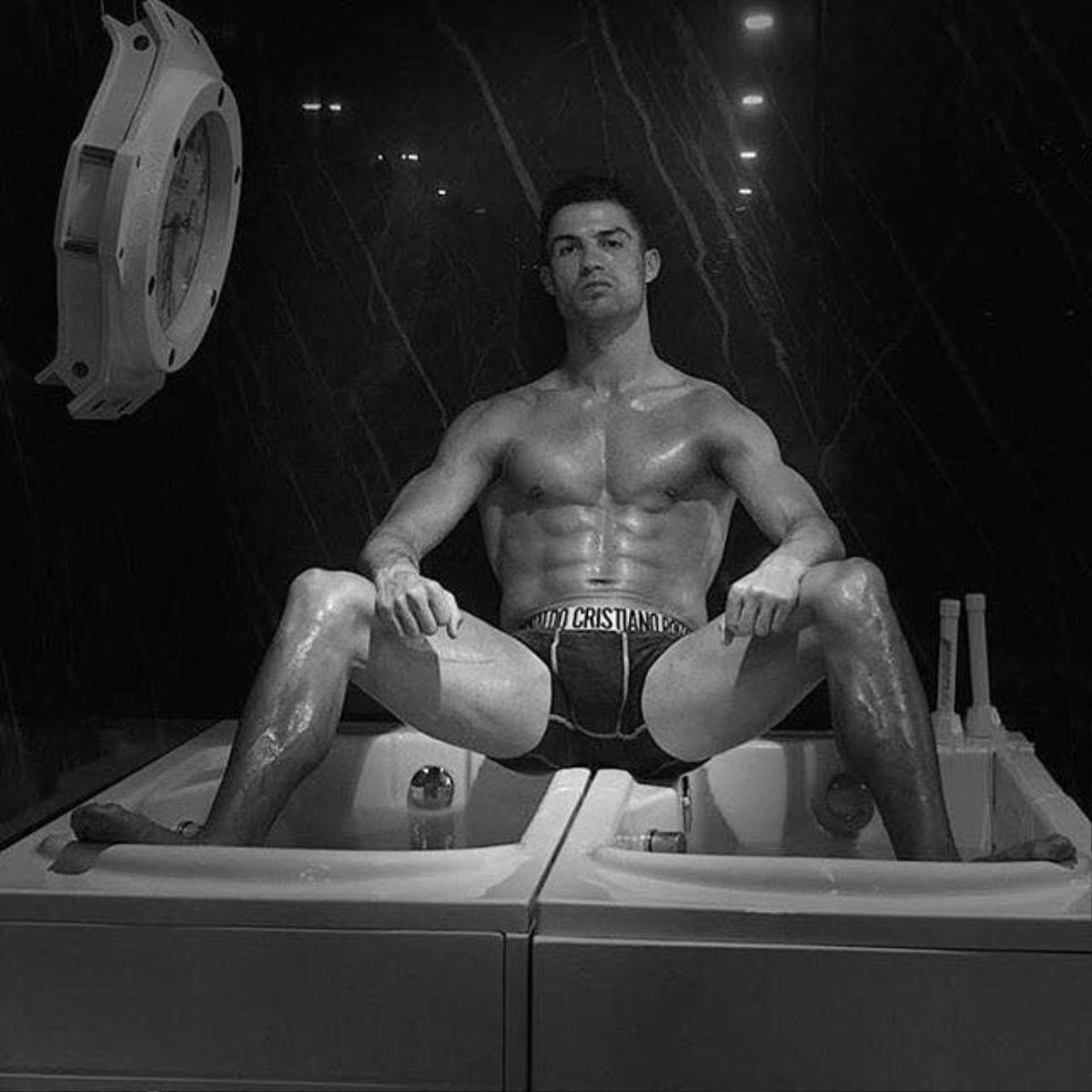 Ronaldo và những cầu thủ mê tập Gym bị chê yếu sinh lý Ảnh 1