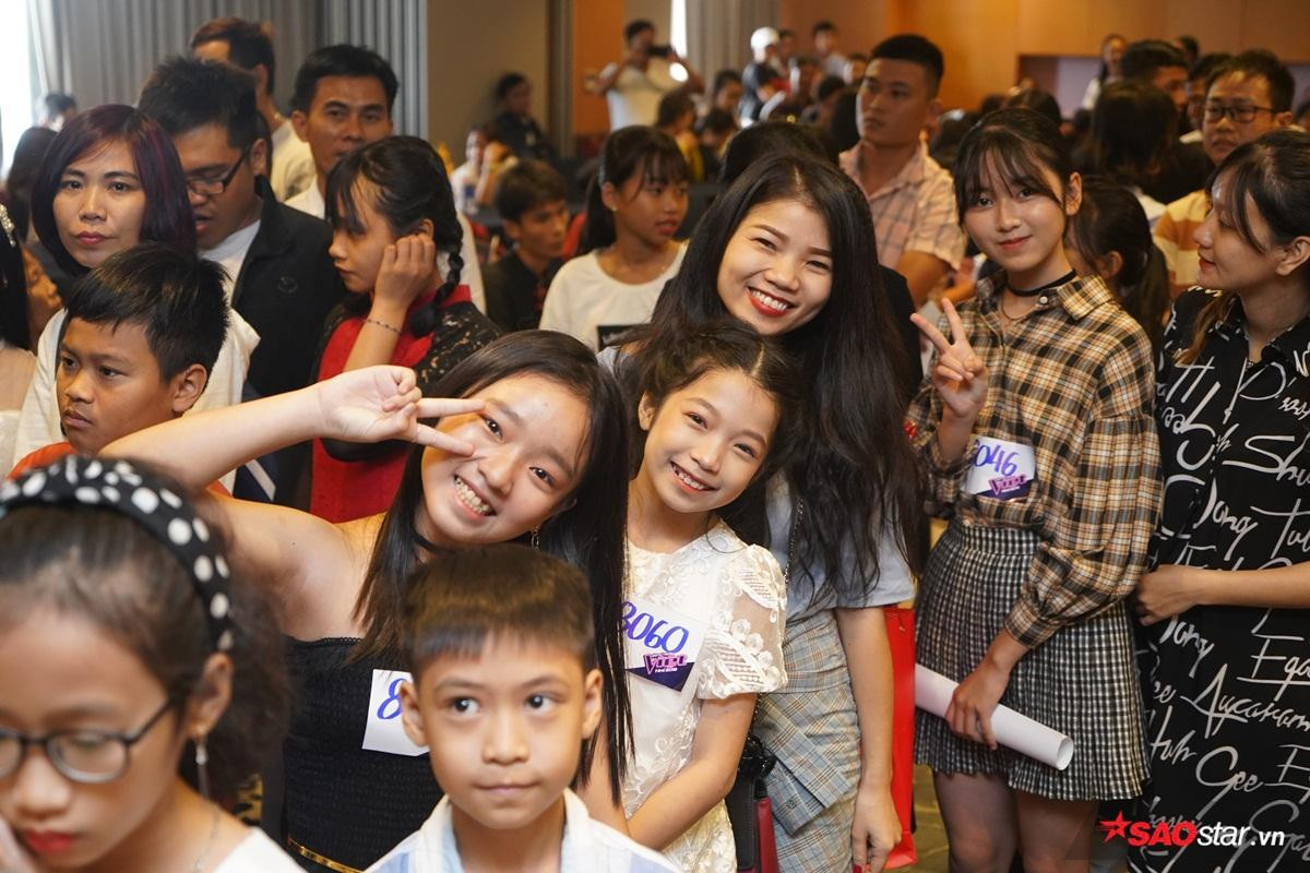 Casting The Voice Kids 2019 tại Đà Nẵng: 'Biển' tài năng nhí khiến HLV Hồ Hoài Anh 'choáng ngợp' Ảnh 4