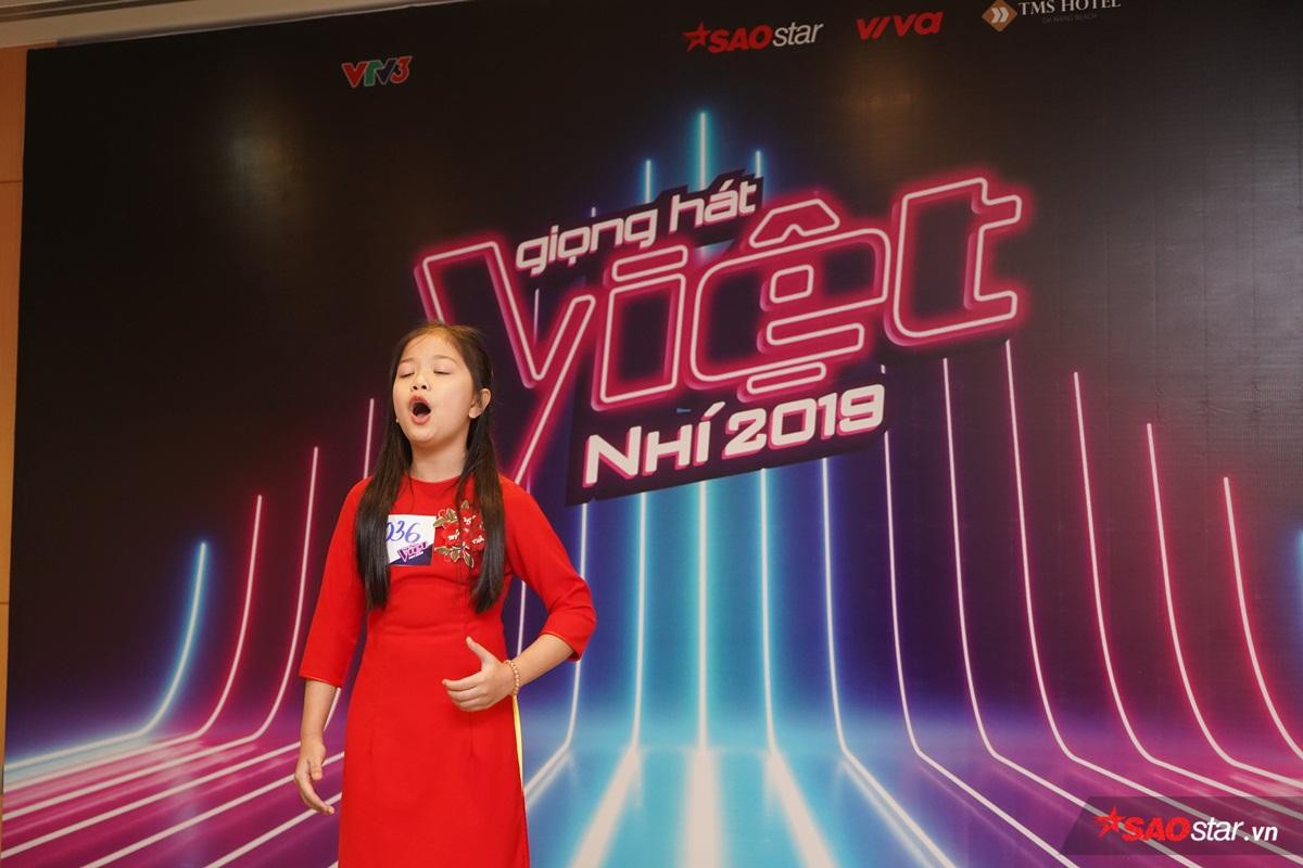 Casting The Voice Kids 2019 tại Đà Nẵng: 'Biển' tài năng nhí khiến HLV Hồ Hoài Anh 'choáng ngợp' Ảnh 11