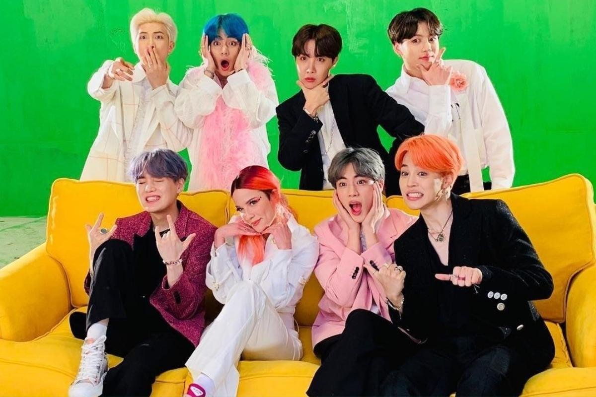 Đây là sân khấu đầu tiên có sự xuất hiện của cả BTS và Halsey, màn trình diễn 'Boy With Luv' được chờ đợi hơn bao giờ hết Ảnh 2