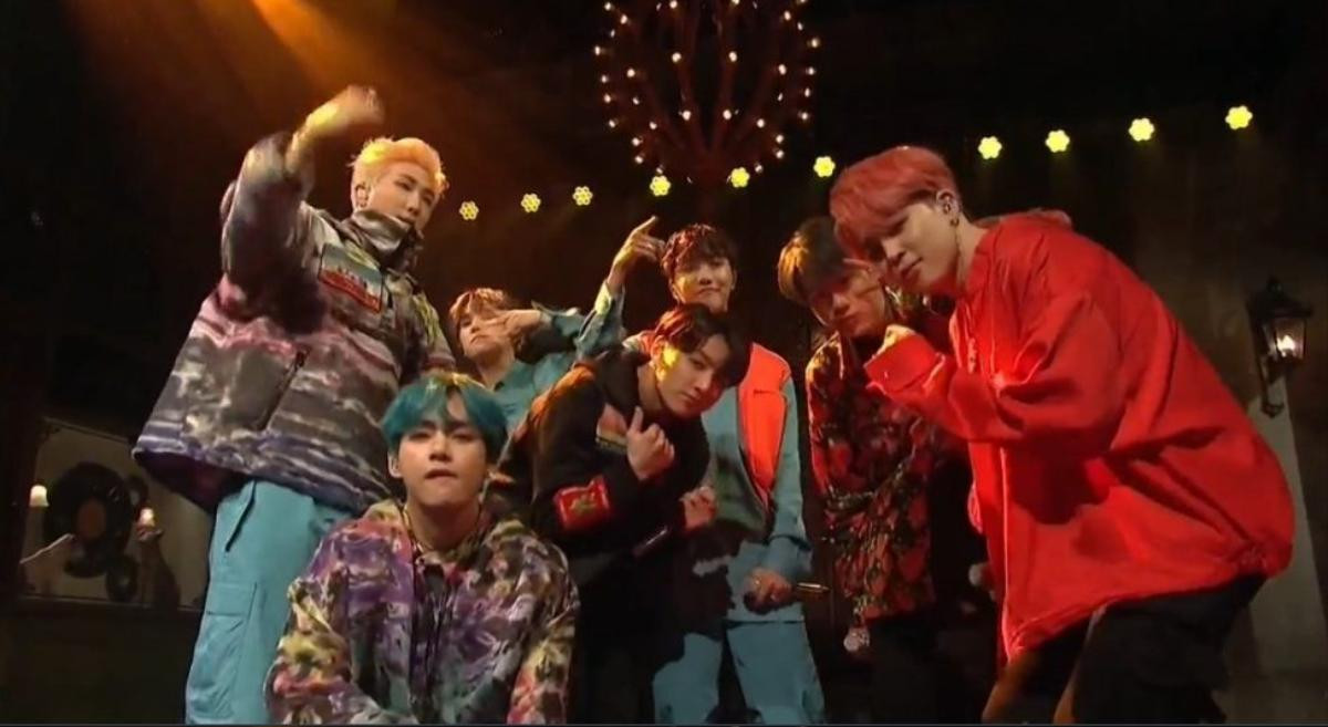 Bạn cần xem ngay: sân khấu live đầu tiên của 'Boy With Luv', BTS 'cực nhắng' và live cực ngọt! Ảnh 7