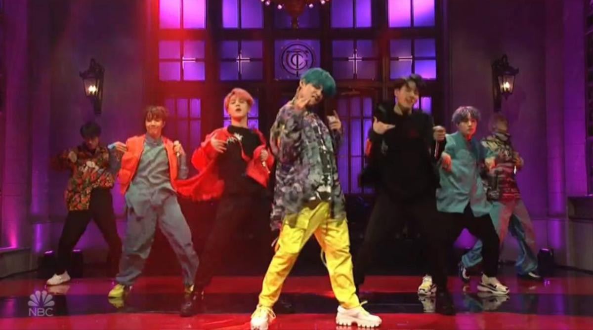 Bạn cần xem ngay: sân khấu live đầu tiên của 'Boy With Luv', BTS 'cực nhắng' và live cực ngọt! Ảnh 9