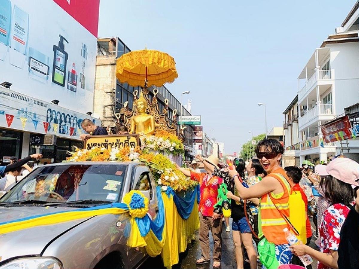 Loạt sao Việt 'đưa nhau đi trốn', hào hứng sang Thái Lan tham gia lễ hội té nước Songkran Ảnh 3