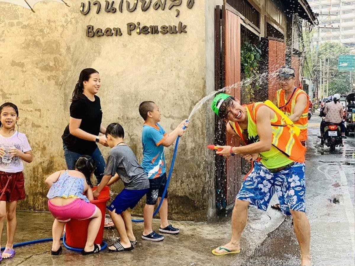 Loạt sao Việt 'đưa nhau đi trốn', hào hứng sang Thái Lan tham gia lễ hội té nước Songkran Ảnh 4