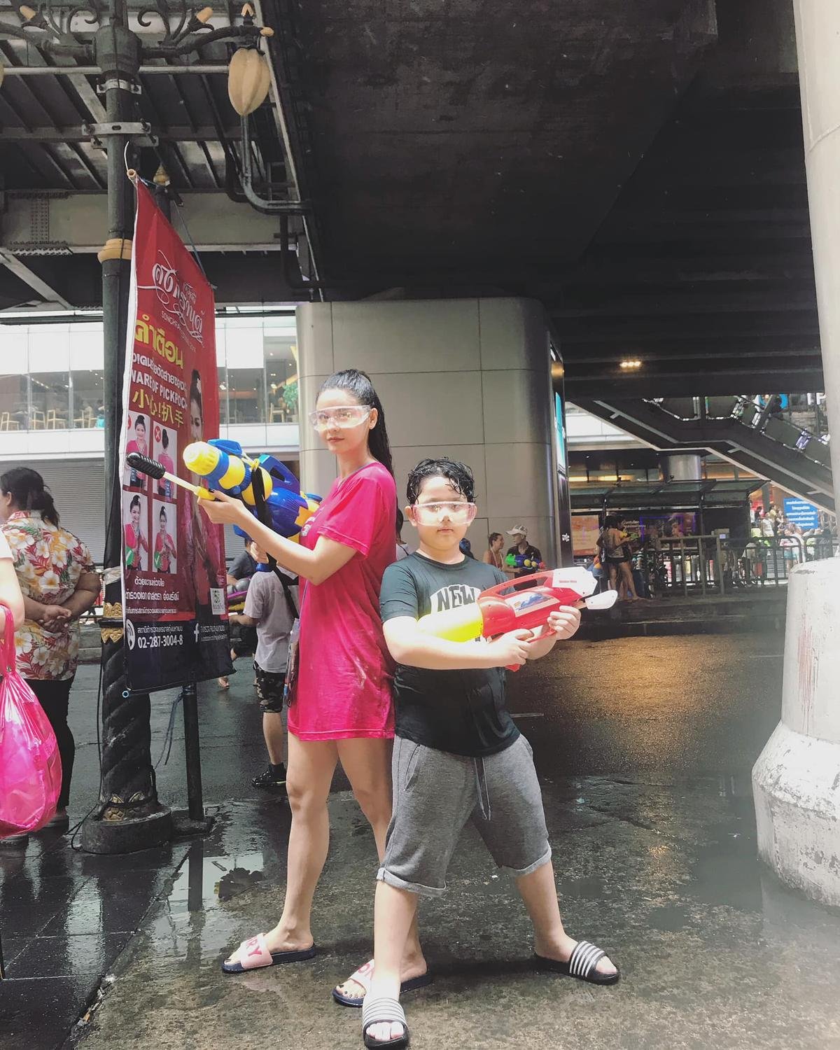 Loạt sao Việt 'đưa nhau đi trốn', hào hứng sang Thái Lan tham gia lễ hội té nước Songkran Ảnh 5