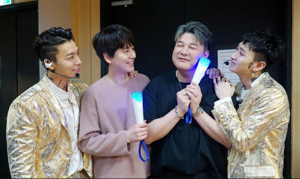 DongHae và Eunhyuk (SuJu) 'sướng rơn người' khi được các thành viên EXO, Red Velvet, TVXQ kéo nhau 'quẩy banh nóc' trong đêm nhạc của mình Ảnh 4