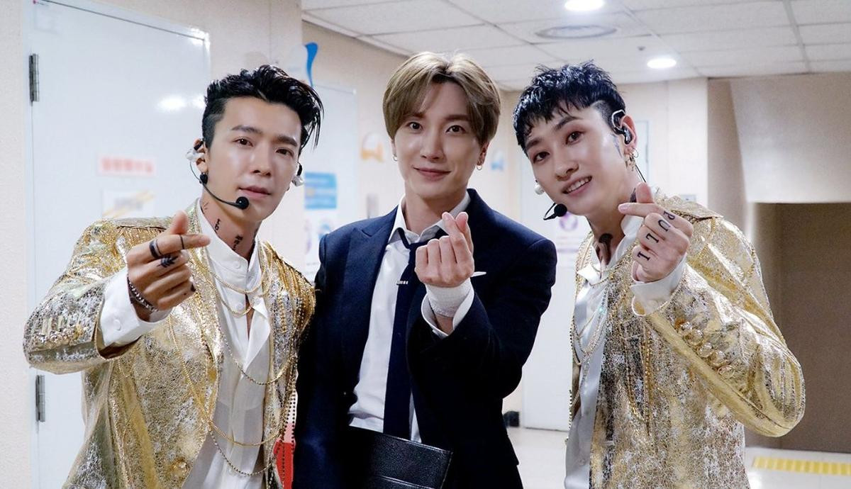 DongHae và Eunhyuk (SuJu) 'sướng rơn người' khi được các thành viên EXO, Red Velvet, TVXQ kéo nhau 'quẩy banh nóc' trong đêm nhạc của mình Ảnh 6