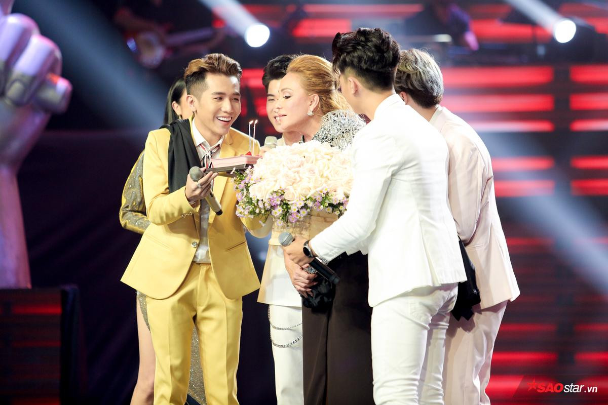 HLV Thanh Hà xúc động đón sinh nhật tại The Voice 2019 và lời cảm ơn: 'Dù đã ở tuổi này nhưng vẫn được làm công việc yêu thích' Ảnh 3