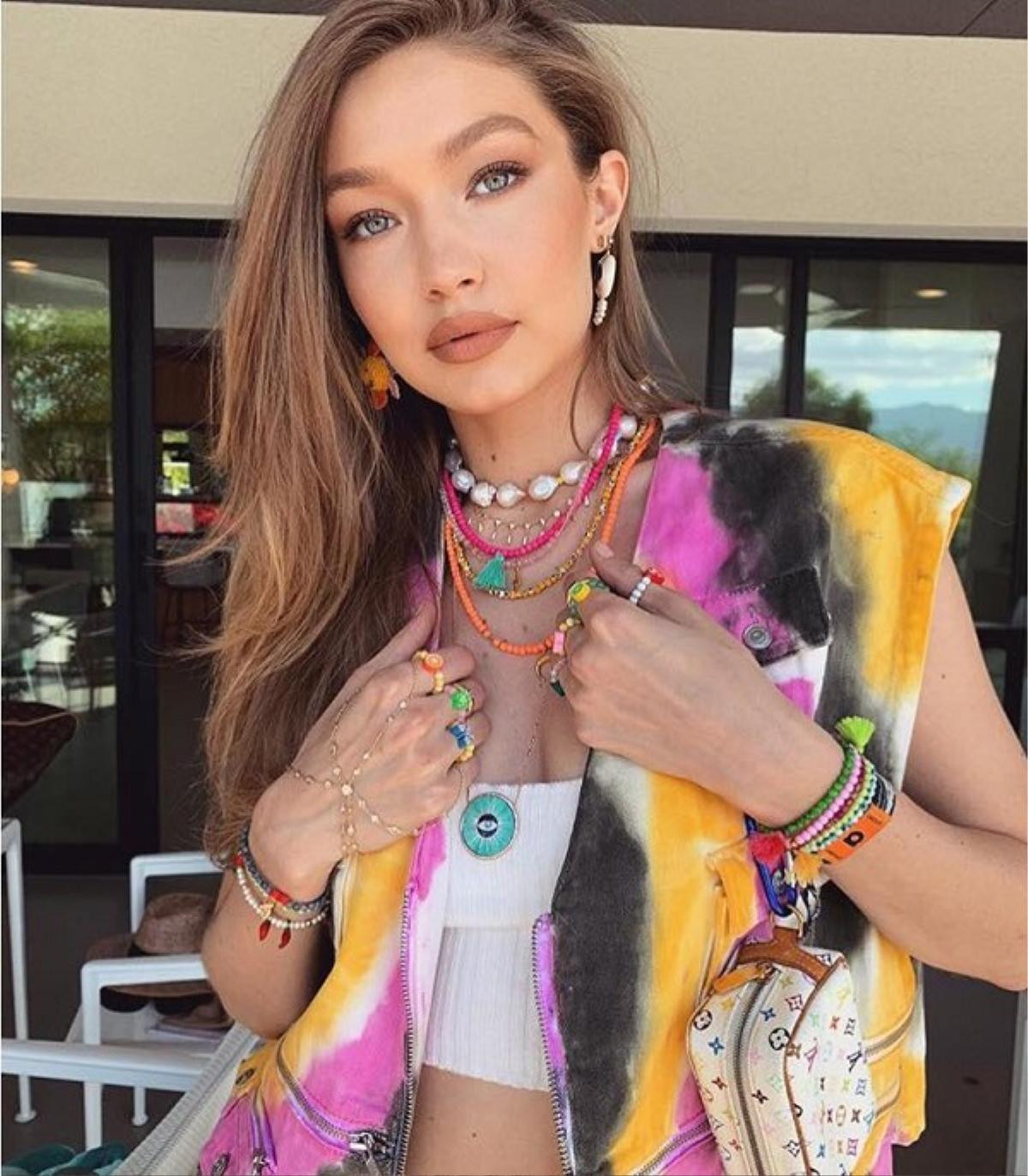 Bữa tiệc thời trang đầy màu sắc của Gigi Hadid cùng dàn mẫu Victoria's Secret tại Coachella Ảnh 6