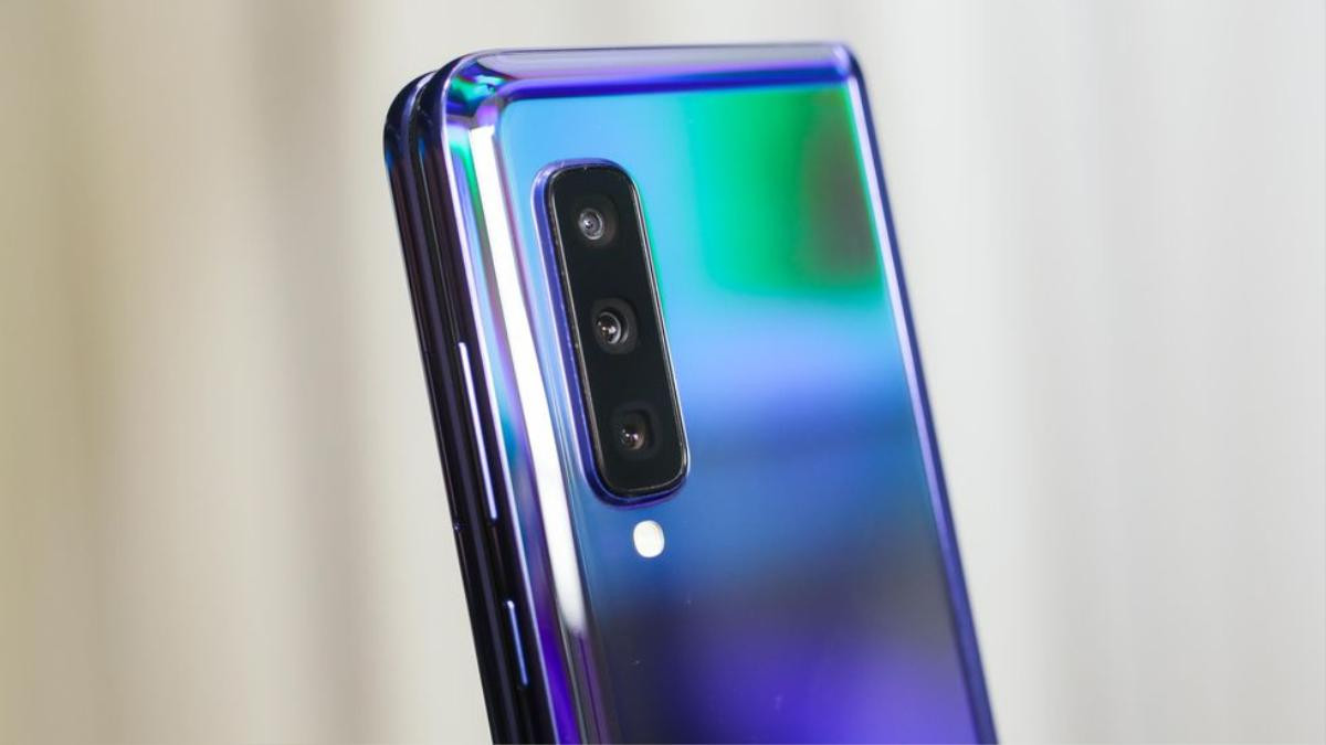 Cận cảnh Samsung Galaxy Fold: Smartphone đắt đỏ nhưng độc lạ và xịn xò nhất hiện nay! Ảnh 6