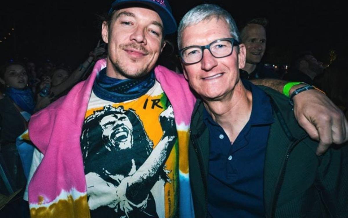 Tim Cook bất ngờ tham dự lễ hội âm nhạc Coachella, nơi Blackpink vừa có màn trình diễn tưng bừng ấn tượng Ảnh 1