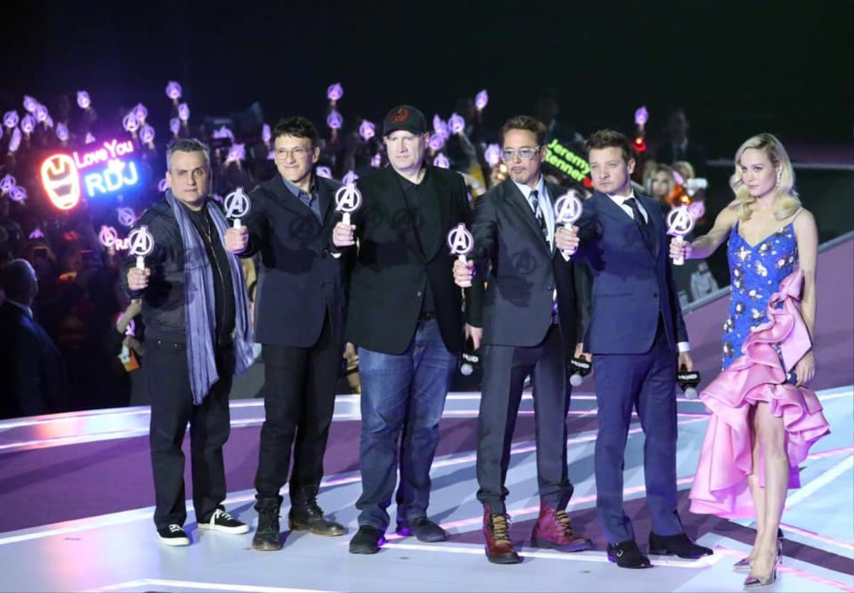 Dàn diễn viên 'Avengers: Endgame' choáng trước buổi họp báo tại Hàn Quốc như Kpop concert với biển lightstick tím sáng rực Ảnh 18