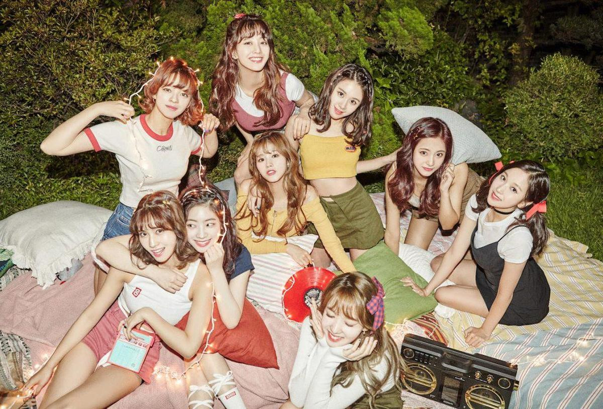 TWICE tiếp tục đem concept 'mật ngọt' ra đấu với girl-crush của BLACK PINK, 'ngôi Hậu' sẽ về tay ai? Ảnh 6