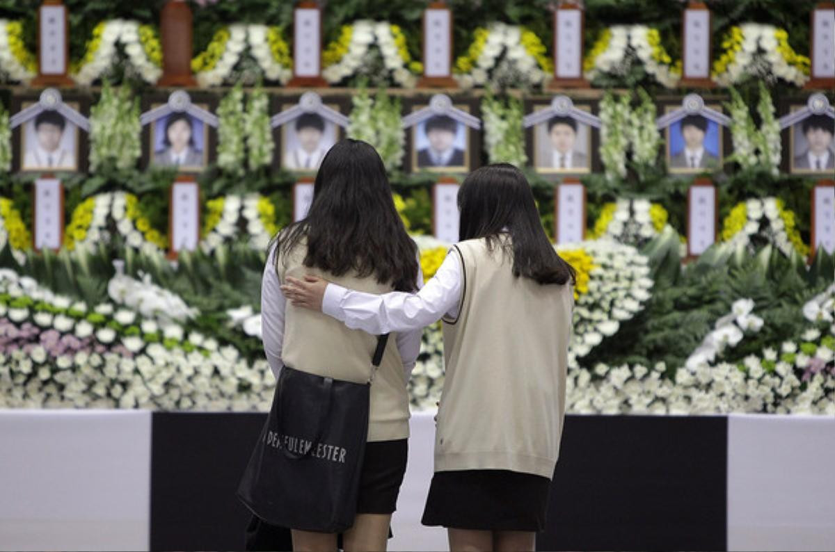 21 diễn viên Hàn tưởng niệm 5 năm thảm họa chìm tàu Sewol làm 304 người thiệt mạng Ảnh 2