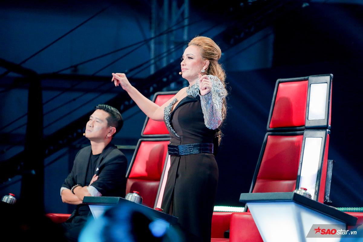 Tập 1 - The Voice 2019 khép lại cũng là lúc 1001 'rổ' cảm xúc độc nhất vô nhị của bộ tứ quyền lực lộ diện Ảnh 6