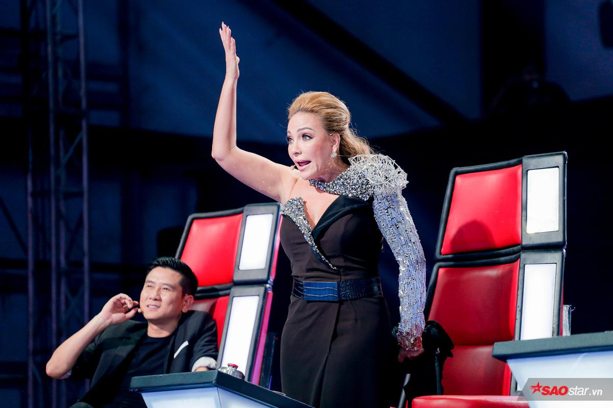 Tập 1 - The Voice 2019 khép lại cũng là lúc 1001 'rổ' cảm xúc độc nhất vô nhị của bộ tứ quyền lực lộ diện Ảnh 5