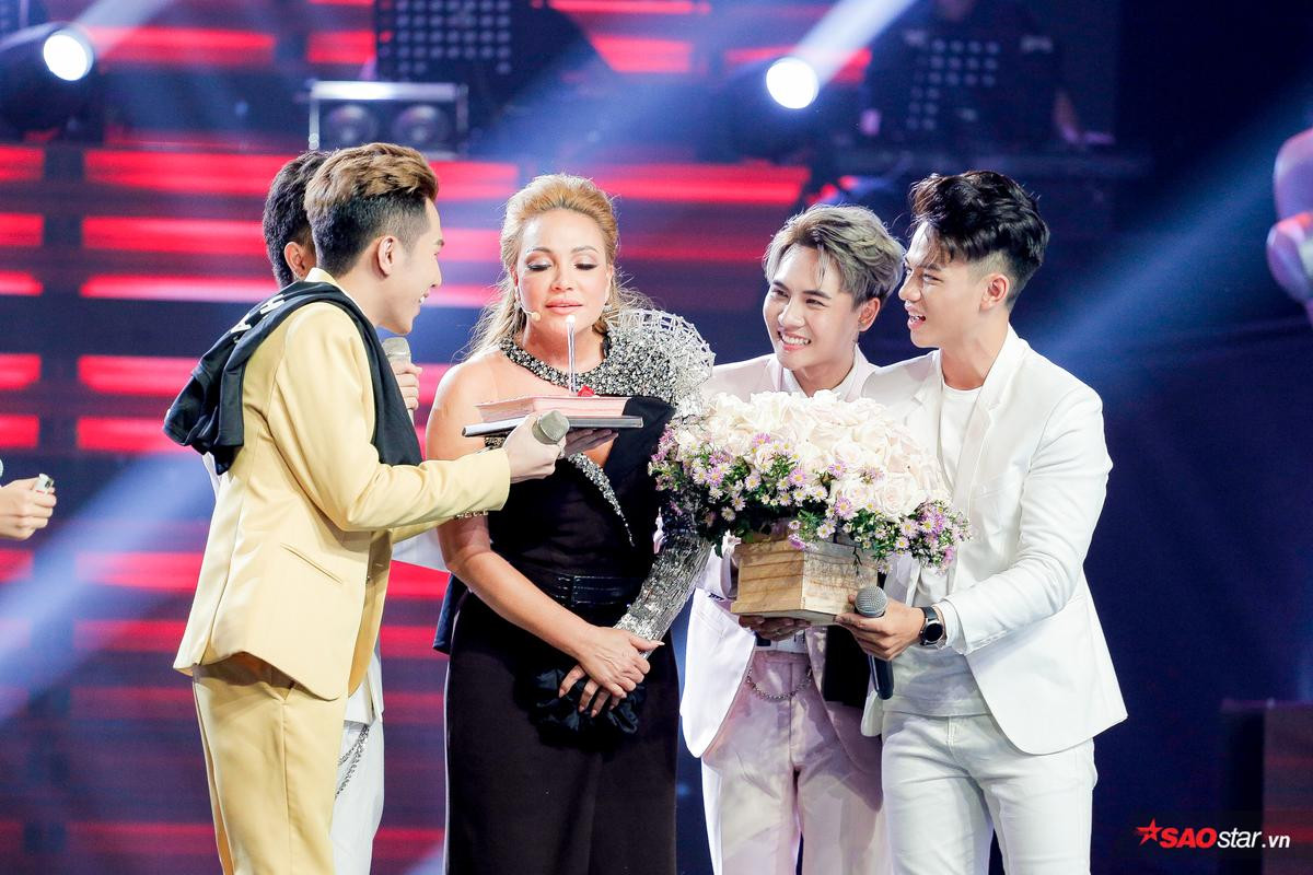 Tập 1 - The Voice 2019 khép lại cũng là lúc 1001 'rổ' cảm xúc độc nhất vô nhị của bộ tứ quyền lực lộ diện Ảnh 7