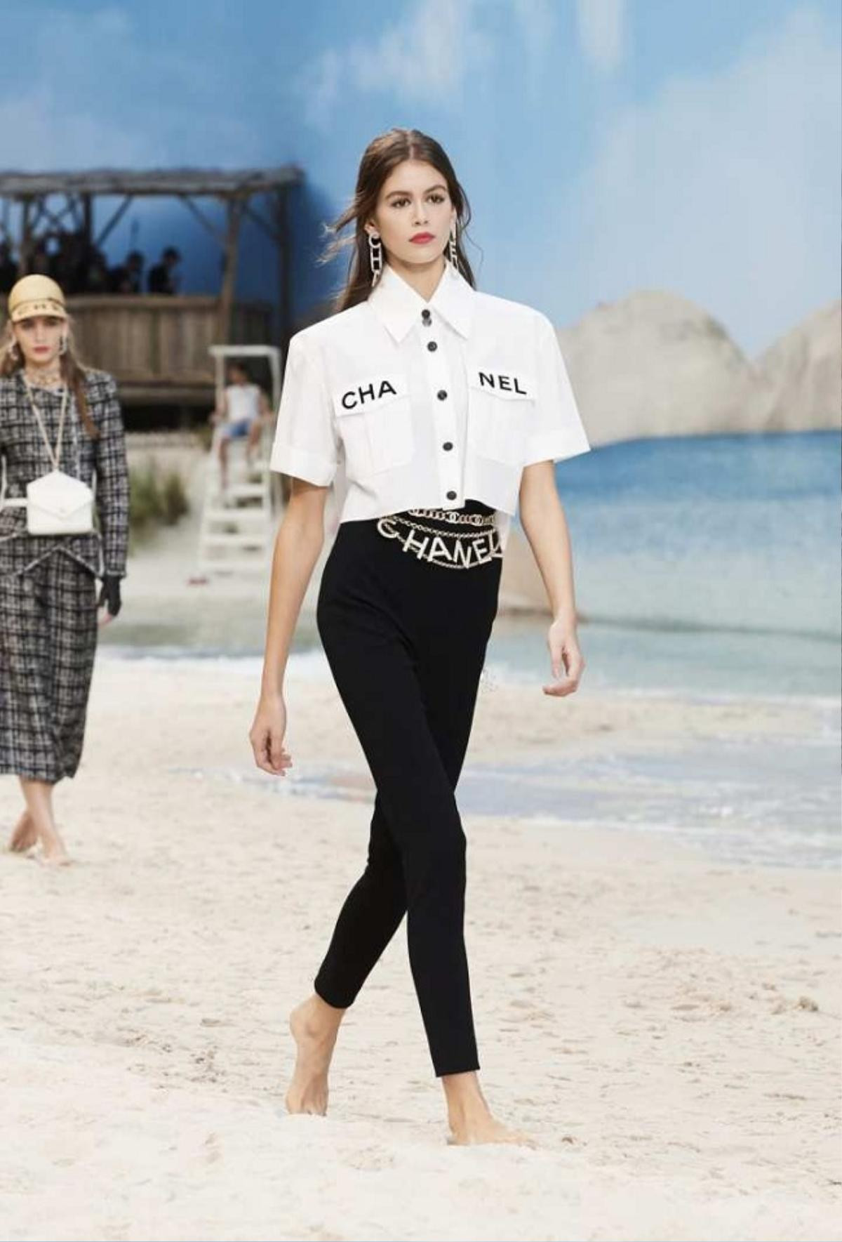 Lan Khuê, Châu Bùi, Jennie Black Pink thậm chí cả Phượng Chanel 'đại chiến' chỉ vì chiếc áo crop-top 50 triệu Ảnh 2