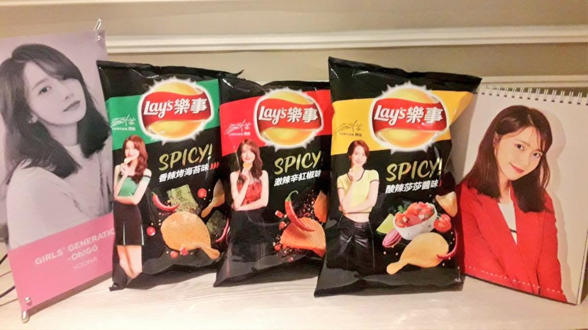 Hình ảnh thành viên EXO có khắp mọi nơi - YoonA (SNSD) đại diện cho snack ăn nhanh và bị fan trêu chọc Ảnh 15