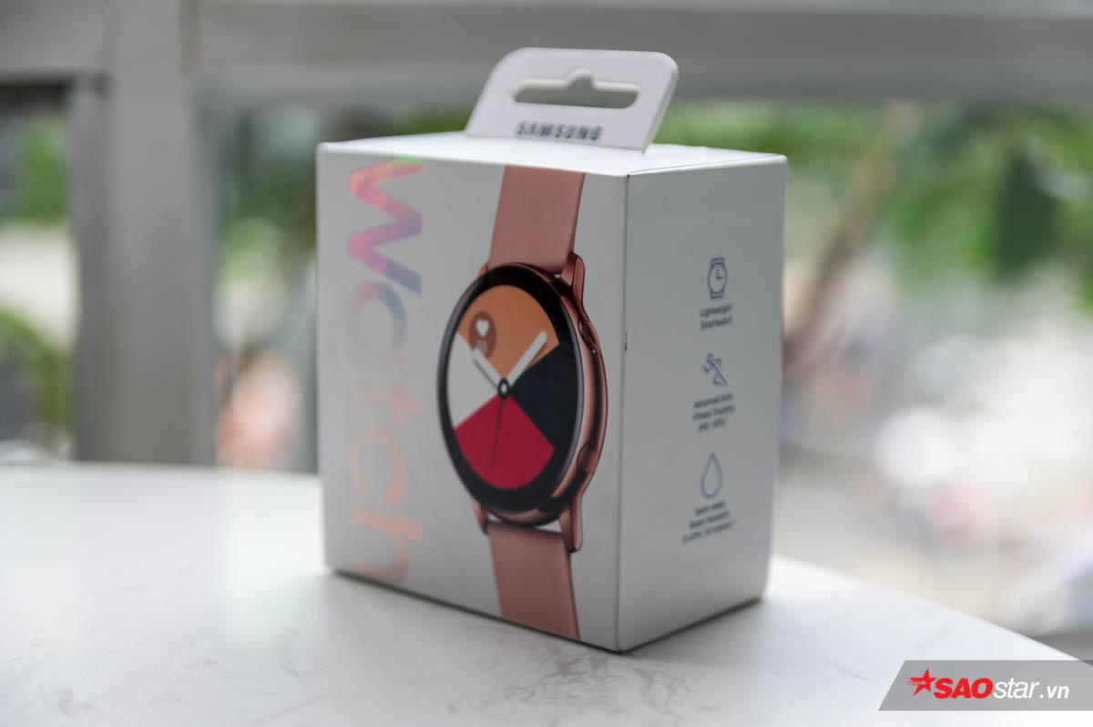 Mở hộp Samsung Galaxy Watch Active: Thiết kế đẹp mắt, trang bị nhiều tính năng thông minh! Ảnh 1