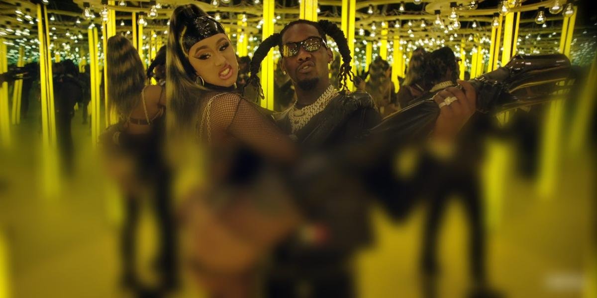 Cardi B 'thả xích' MV mới 'Clout': Ngập ngụa cảnh nóng và đá xéo Nicki Minaj? Ảnh 4