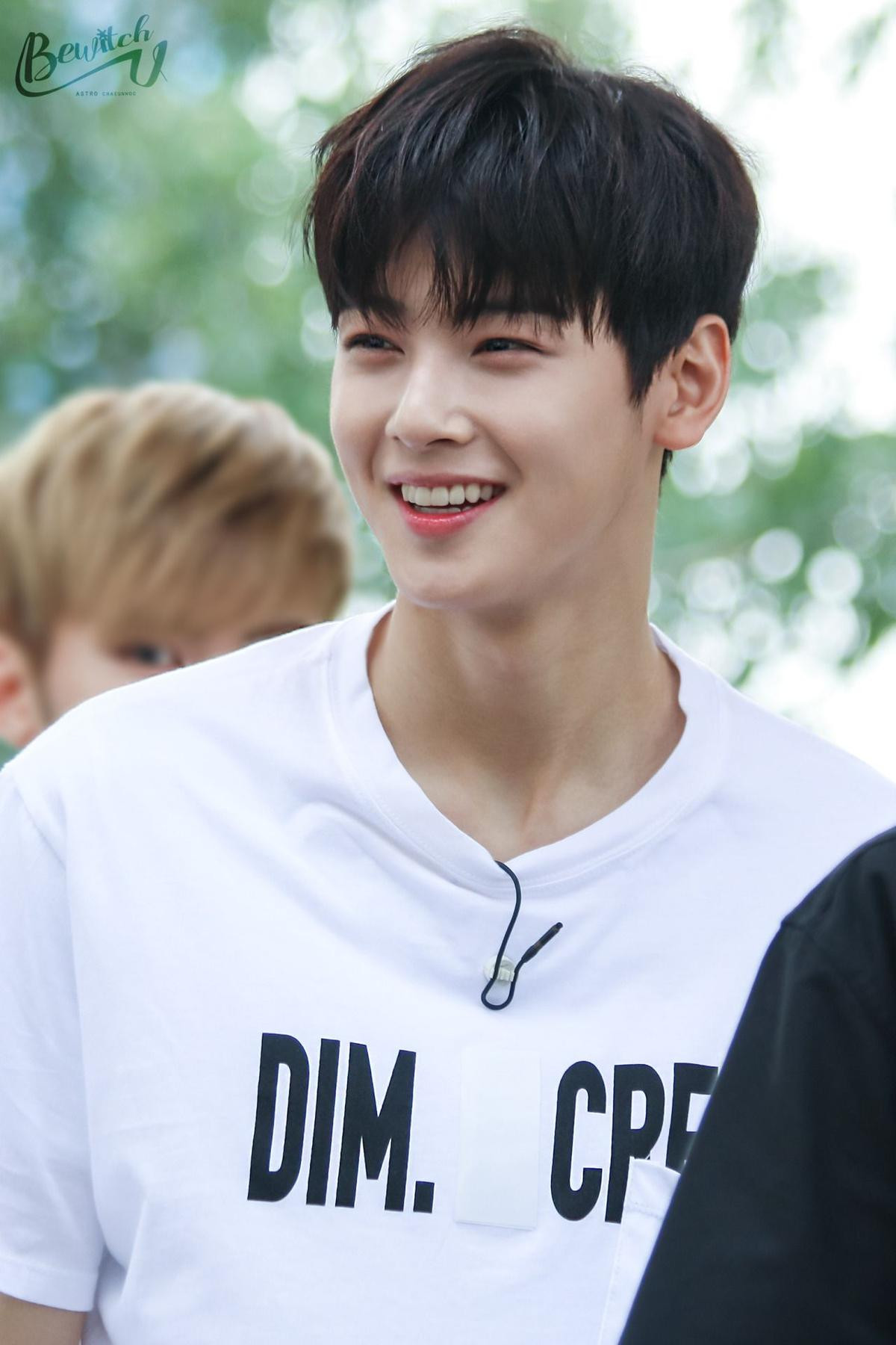 Cha Eun-woo (ASTRO) - chàng ca sĩ nổi danh với biệt tài… chọc cười thiên hạ Ảnh 2