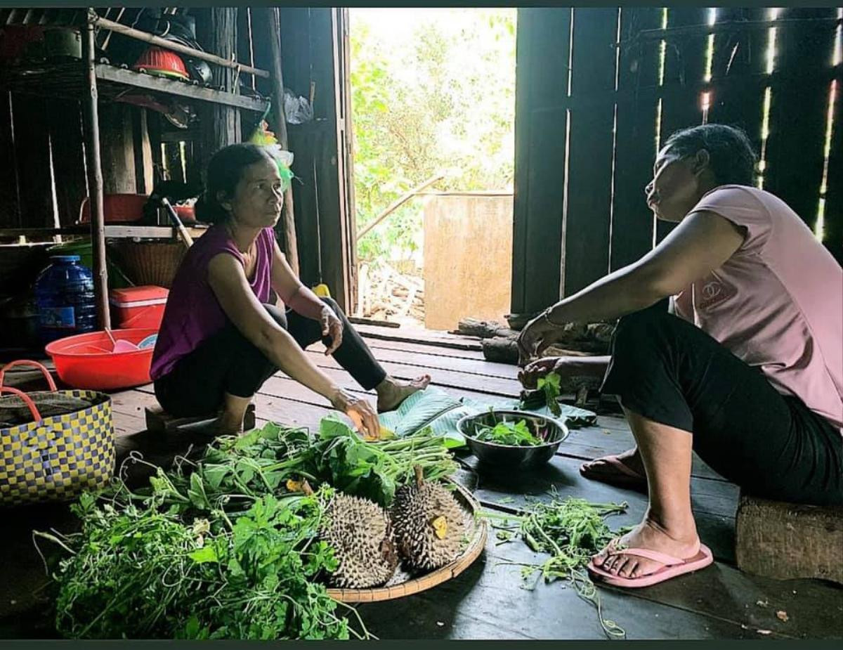 Về quê, hoa hậu bình dị H'Hen Niê lại khiến người hâm mộ ‘cả nể’ khi khoe toàn ‘của ngon vật lạ' Ảnh 3