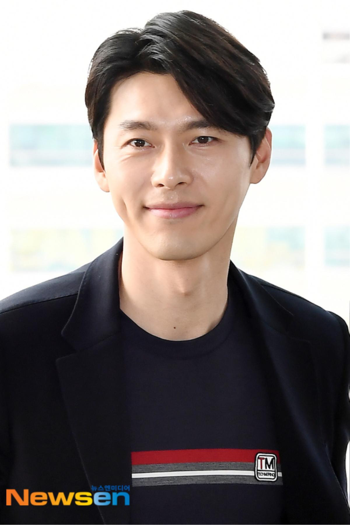 Hyun Bin nam tính quyến rũ, Lee Dong Wook dễ thương trẻ trung: Ai lớn tuổi hơn? Ảnh 4