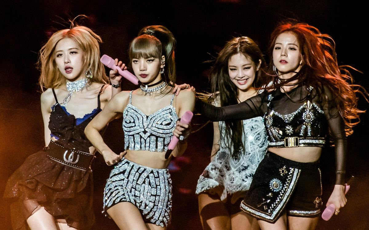 Hợp tác nửa năm trời Dua Lipa mới chịu follow Lisa và Jennie (BLACK PINK), còn Rosé và Jisoo thì chìm luôn vào quên lãng! Ảnh 4