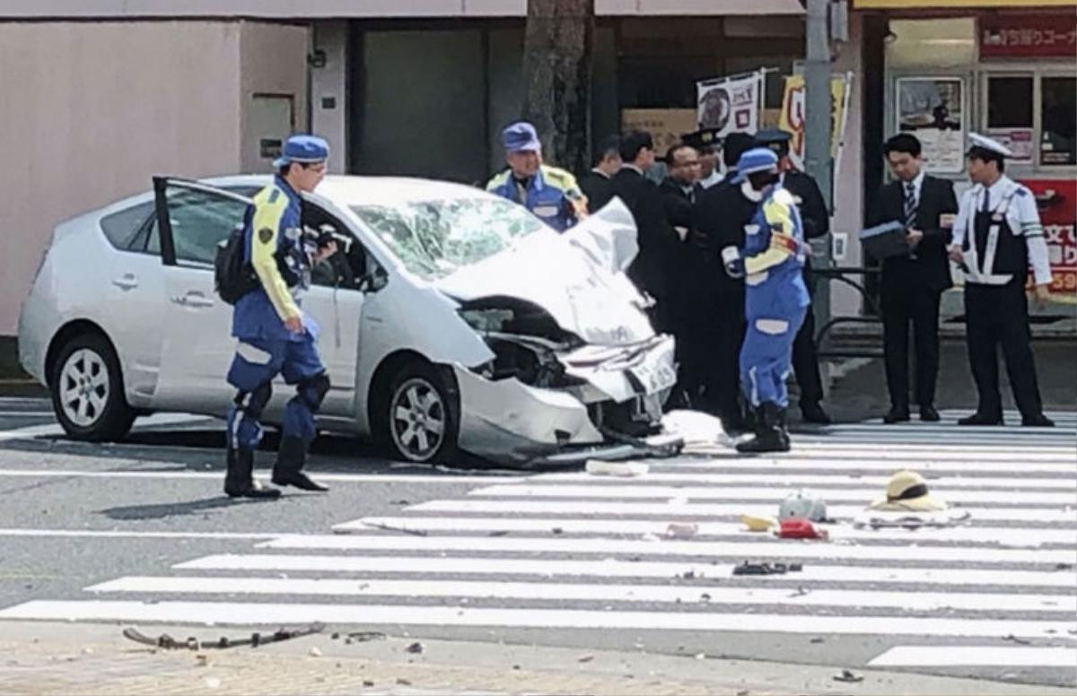 Kinh hoàng xe điên đâm người đi bộ ở Tokyo Ảnh 2