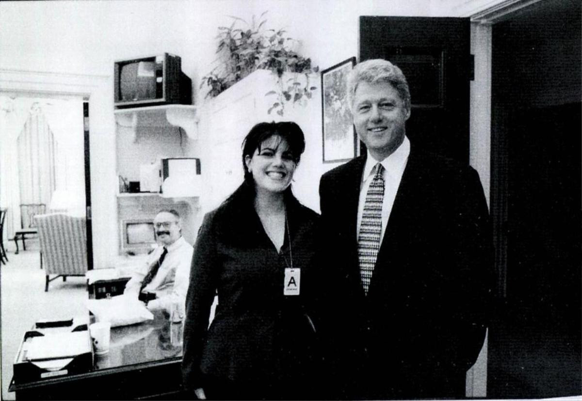 Nhà báo kể lại lần bắt gặp cựu Tổng thống Bill Clinton đọc sách về tình dục Ảnh 2