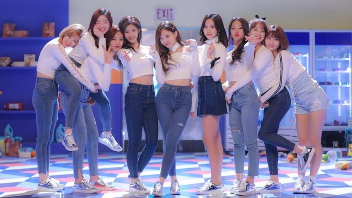 TWICE liên tiếp bị netizen Hàn tố giác là 'đồ đạo nhái' từ đàn chị SNSD: Vì đâu cuộc chiến 'không khoan nhượng' cứ mãi kéo dài? Ảnh 3