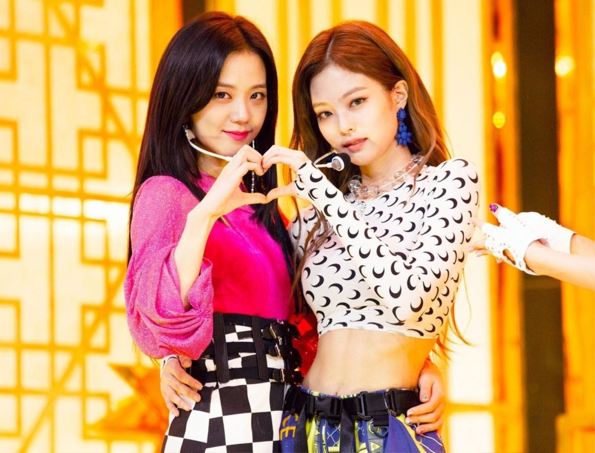 Jennie 'dằn mặt' Jisoo, không cho cô nàng chụp ảnh cùng fan ở concert BLACK PINK: Lý do sẽ khiến bạn ngỡ ngàng! Ảnh 1