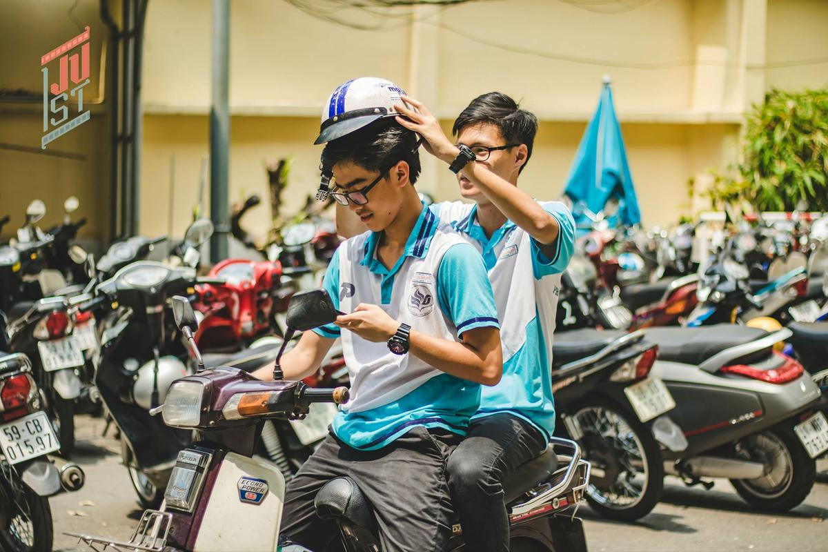 'Tình yêu có màu gì?’ và câu trả lời ngọt lịm của 2 chàng trai Phổ thông Năng Khiếu: ‘Màu cầu vồng, màu của chúng ta…’ Ảnh 5