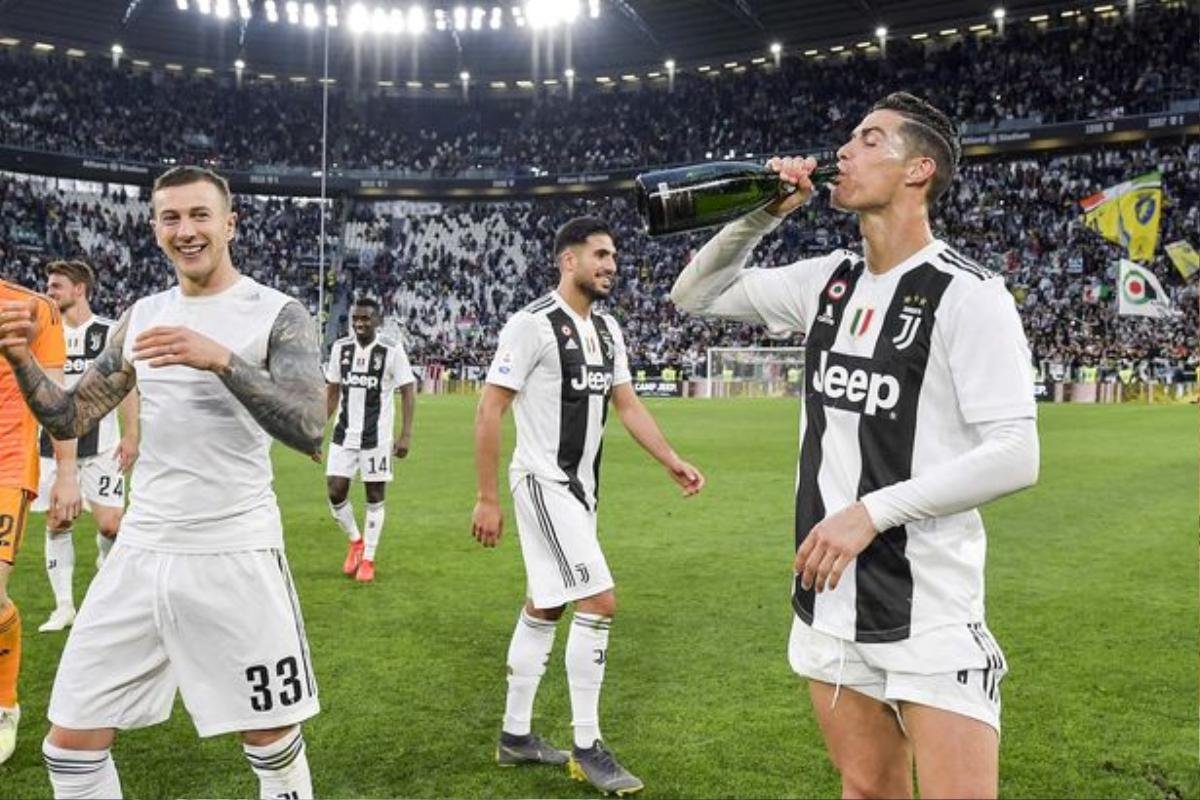 Ronaldo nói điều bất ngờ về tương lai sau chức vô địch Serie A Ảnh 1