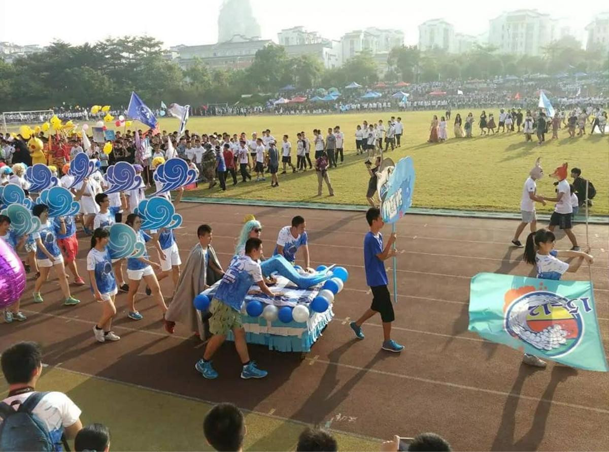 Cười bò với đại hội thể thao phong cách trường Y: Xe cứu thương 'nhảy múa', 'xác ướp' cũng lên sân Ảnh 8